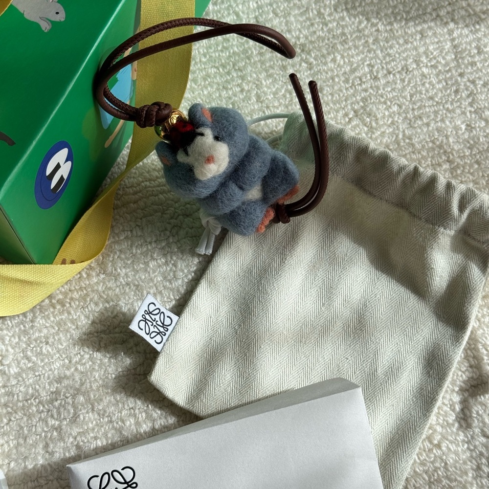 Loewe Kids Red and Yellow Accessory Set - Picture 4 of 6